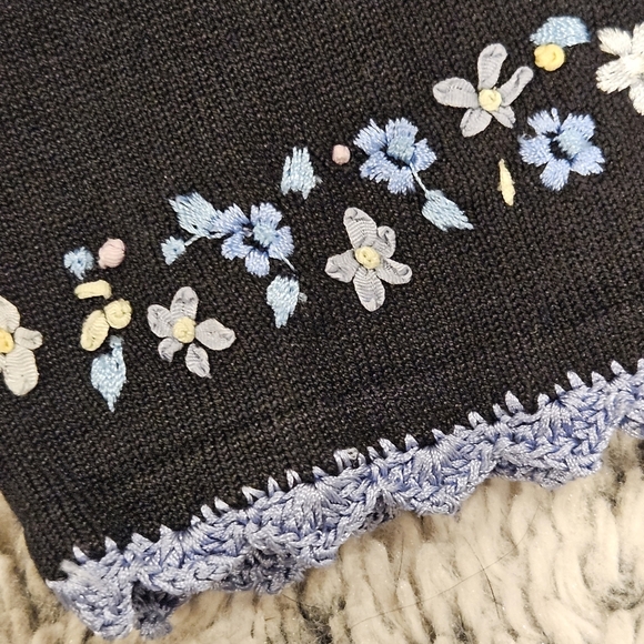 Casual Corner SZ M Floral Embroidered Silk Blend Clueless Preppy Accent Sweater - Picture 6 of 12